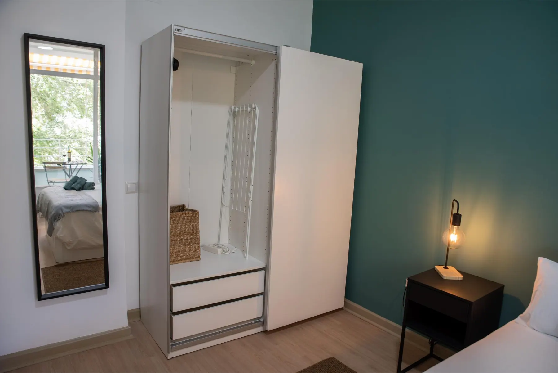 Room R1 in Plaza de España