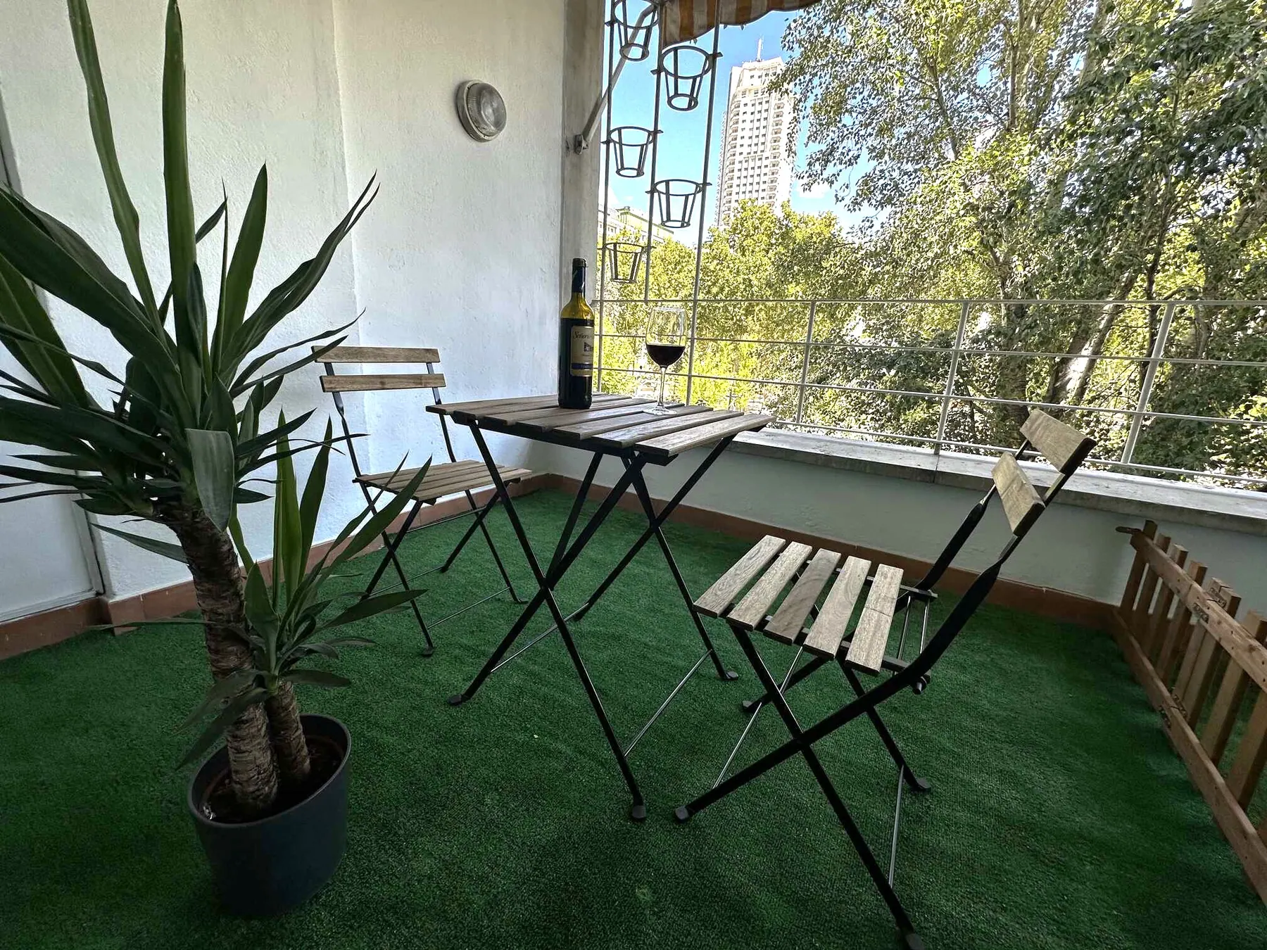 Room R1 in Plaza de España