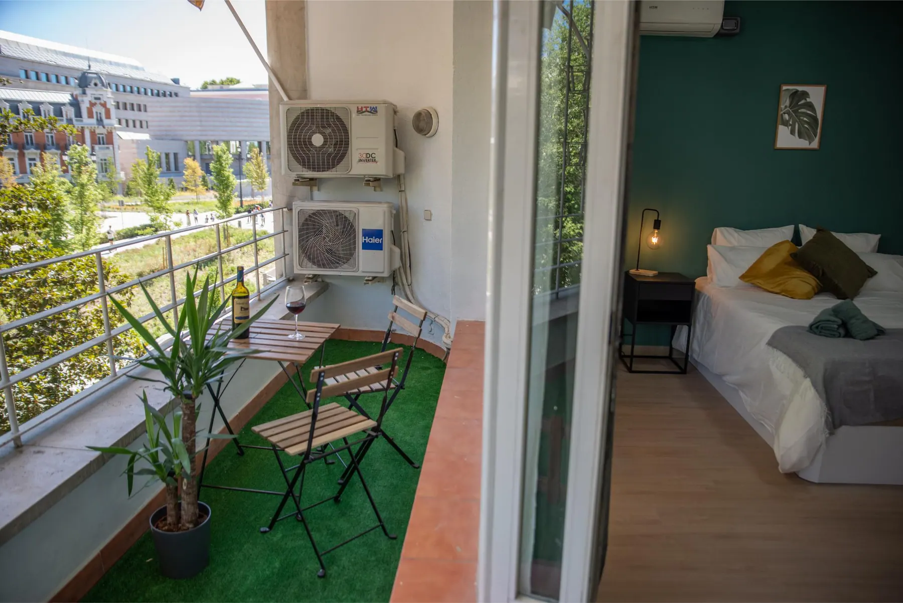 Room R2 in Plaza de España