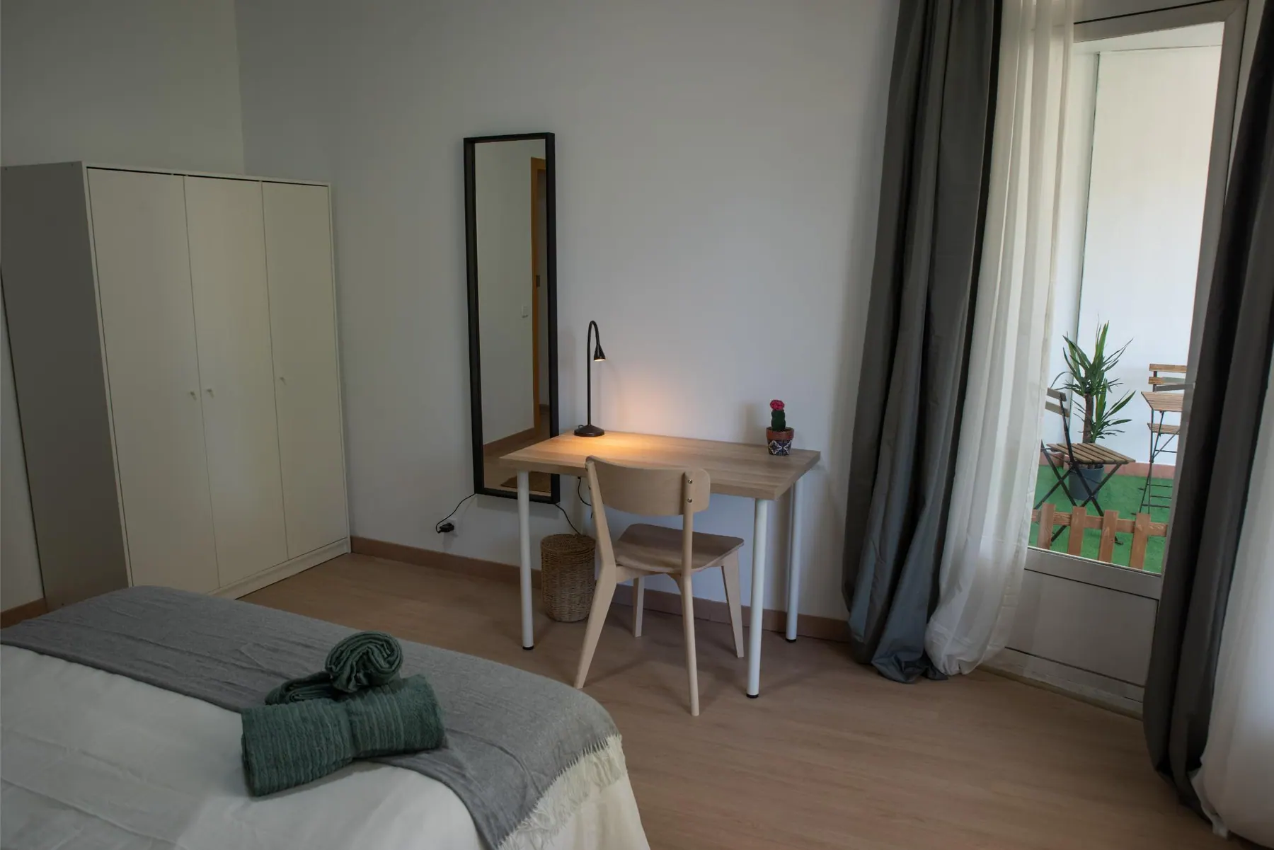 Room R2 in Plaza de España