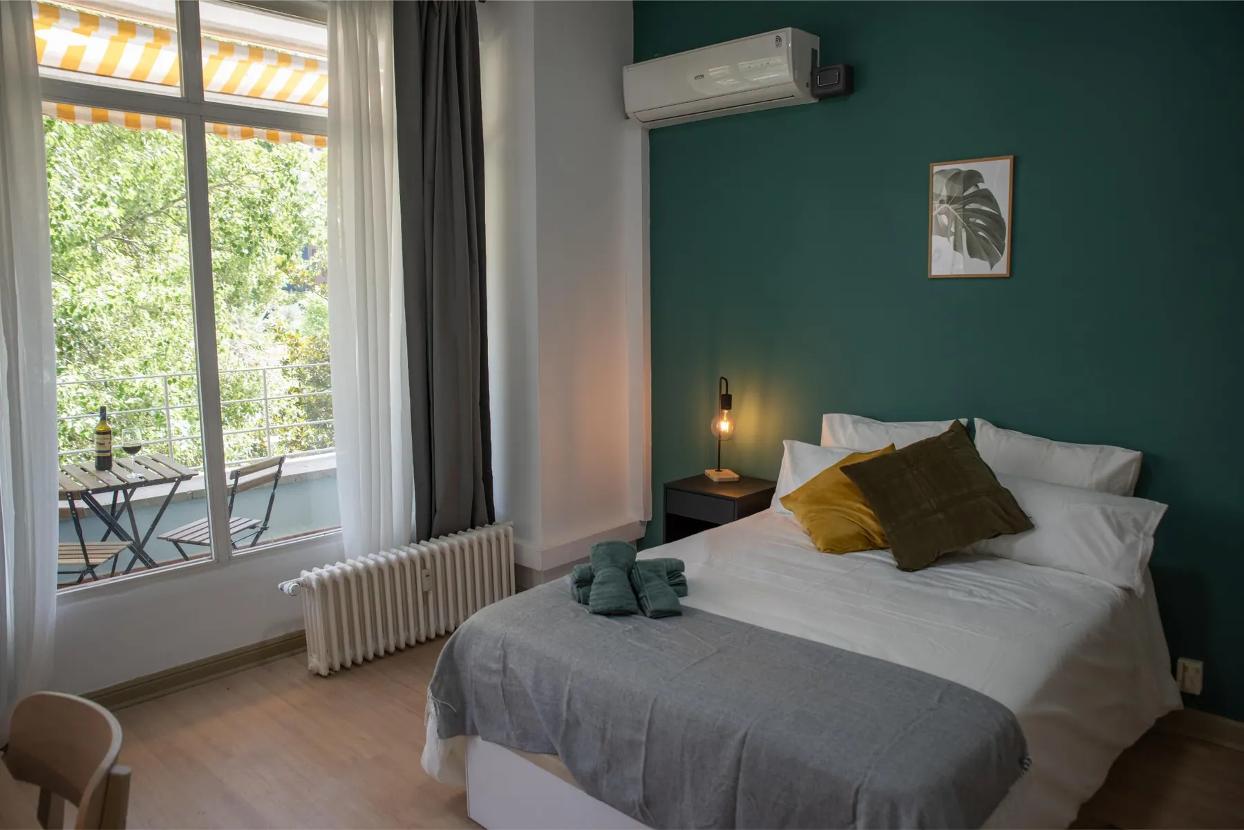 Room R2 in Plaza de España