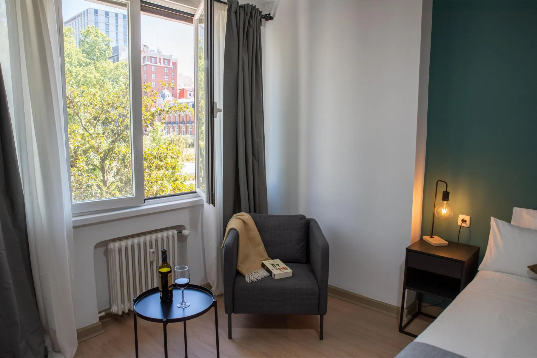Room R3 in Plaza de España