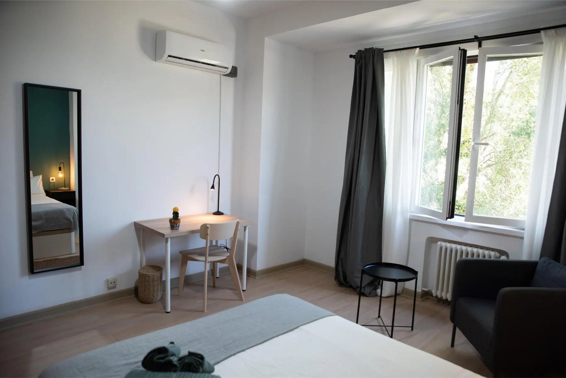 Room R3 in Plaza de España