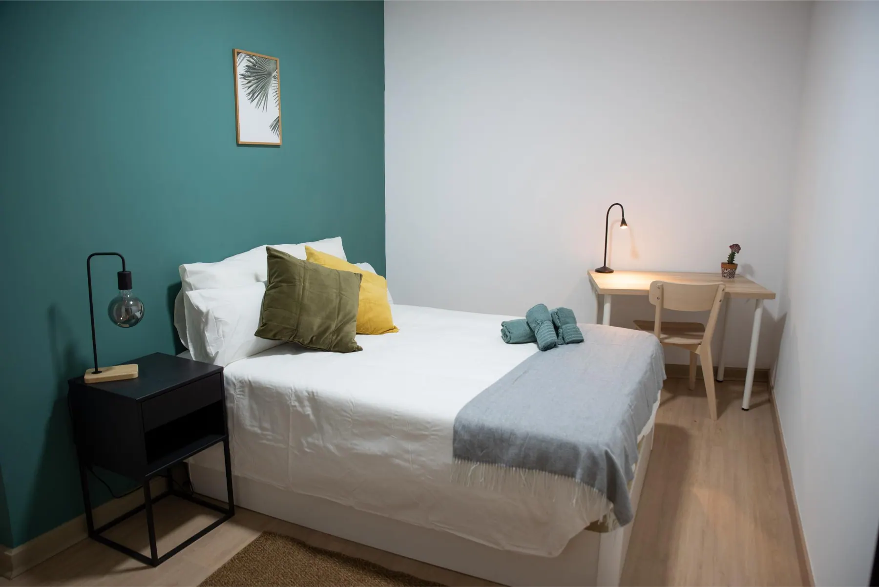 Room R4 in Plaza de España