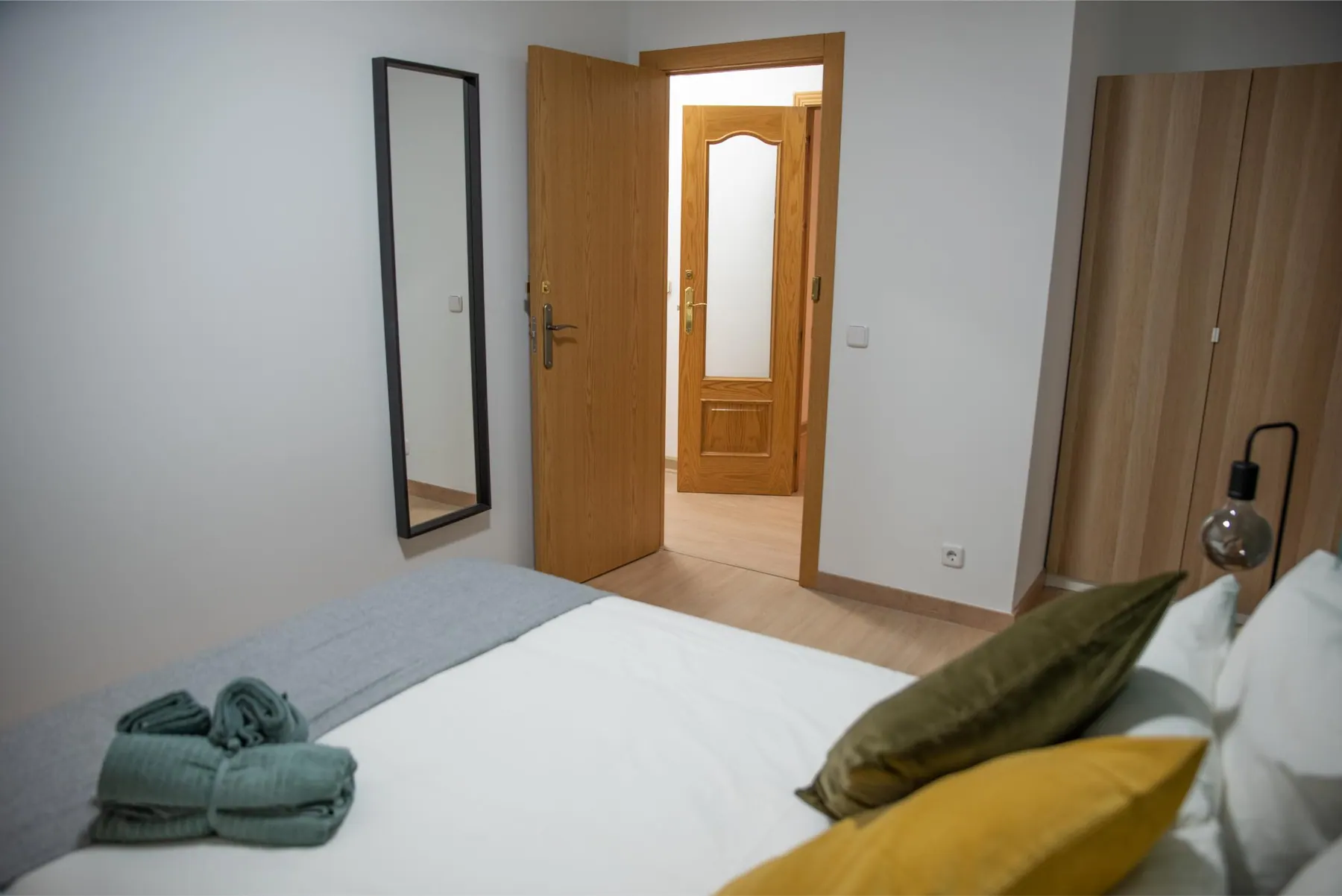 Room R4 in Plaza de España