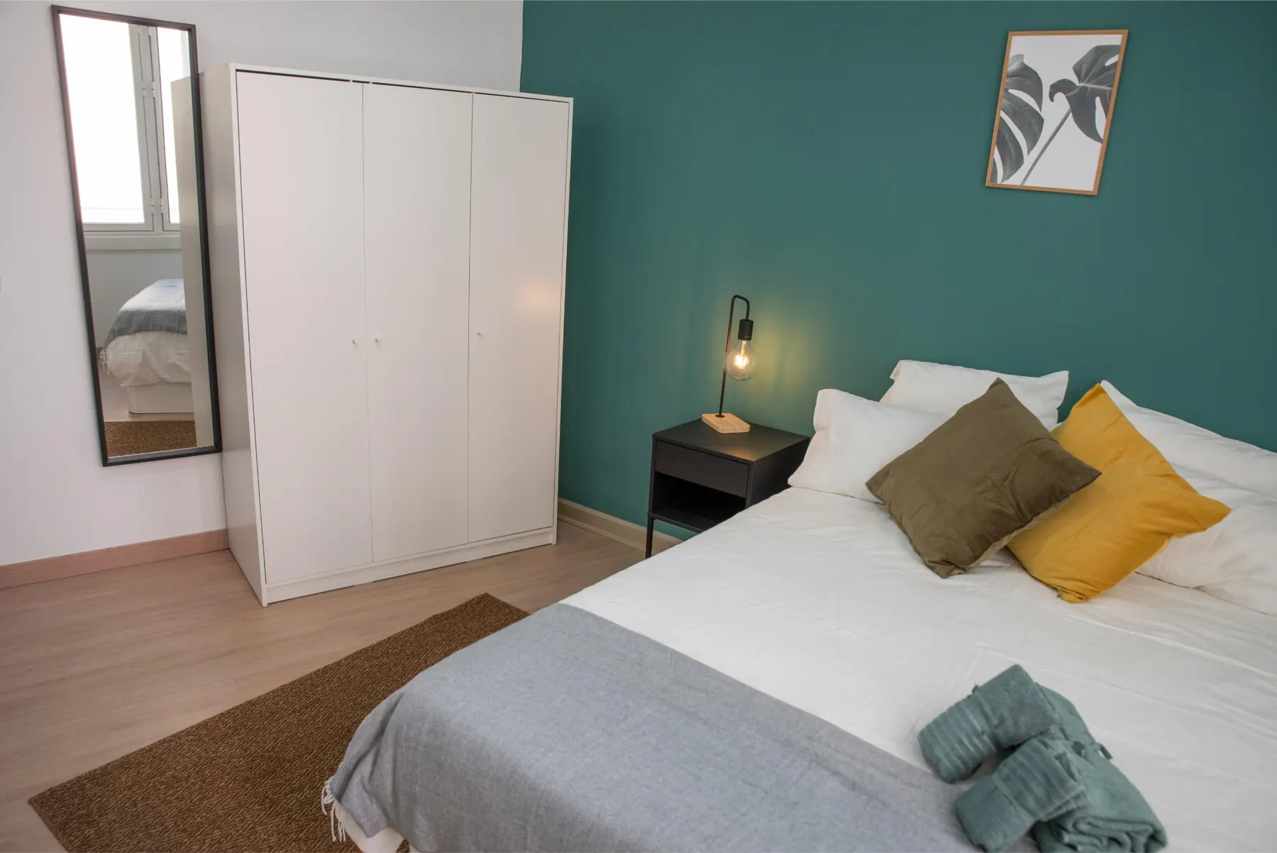 Room R5 in Plaza de España