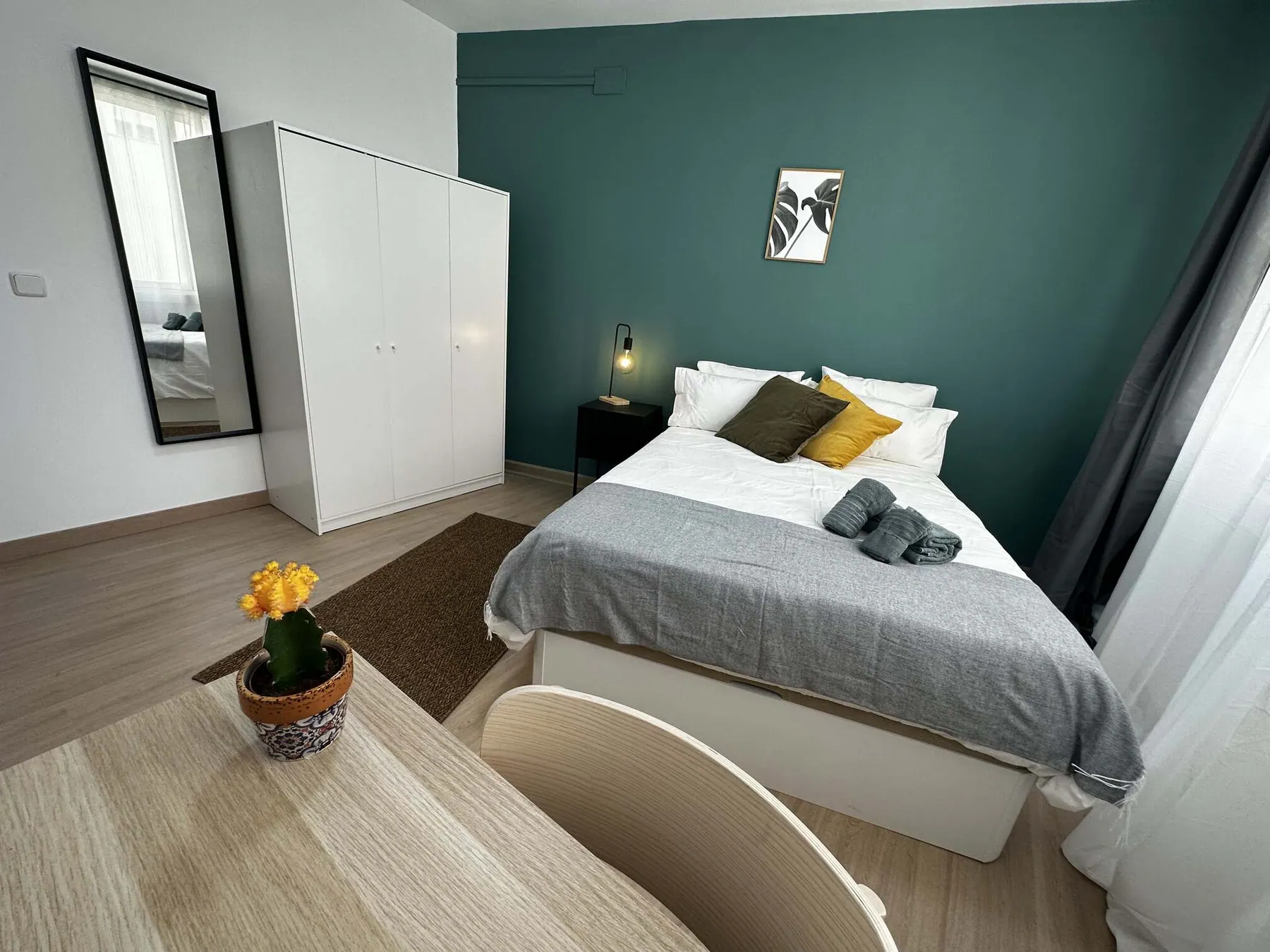 Room R5 in Plaza de España