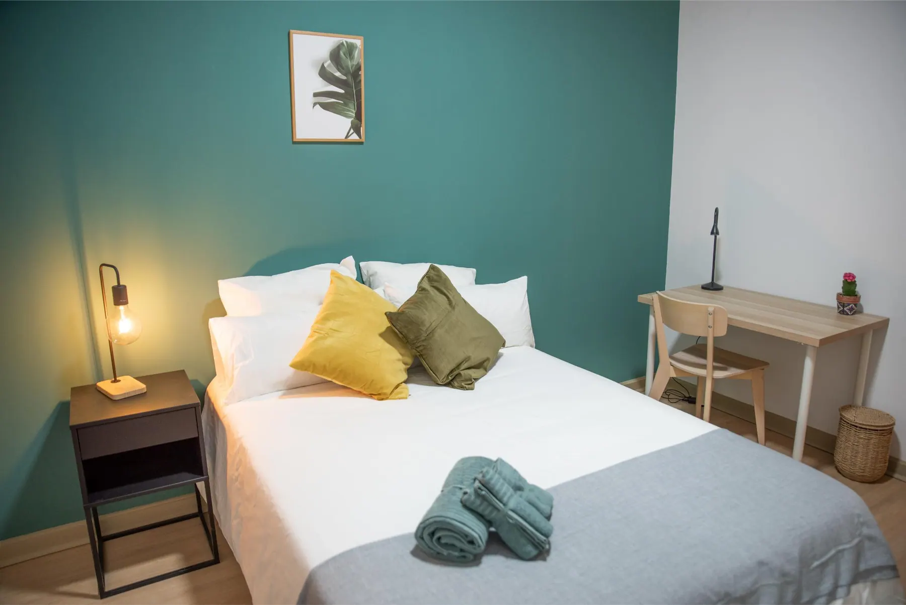 Room R6 in Plaza de España