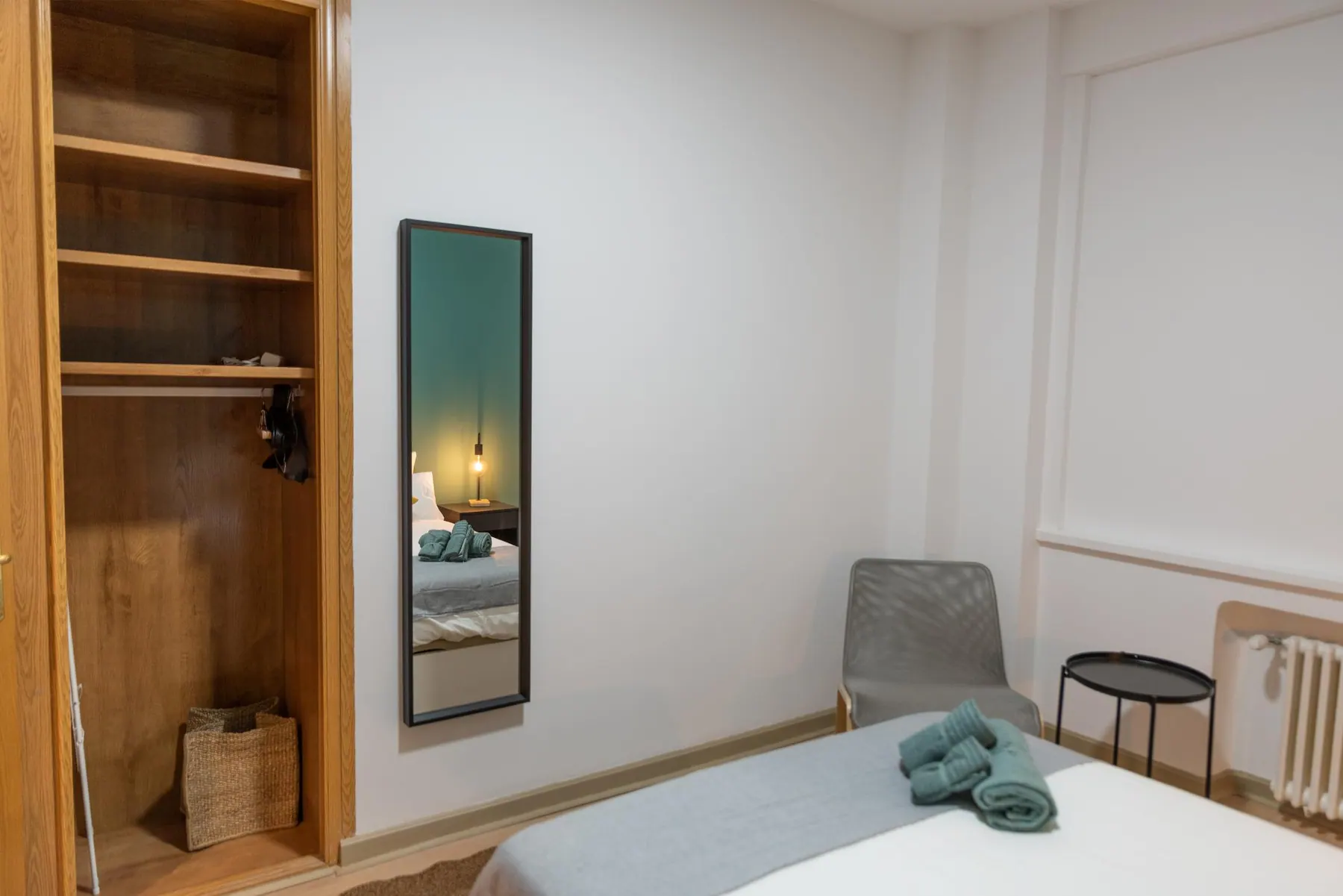 Room R6 in Plaza de España