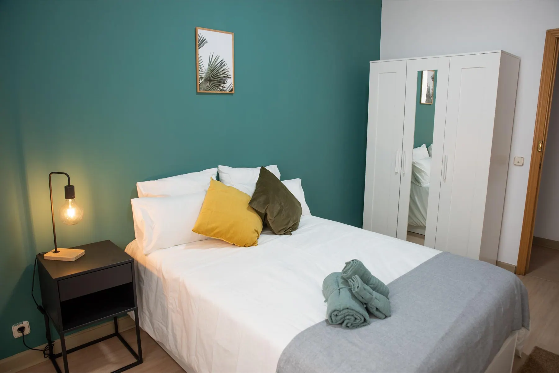 Room R7 in Plaza de España
