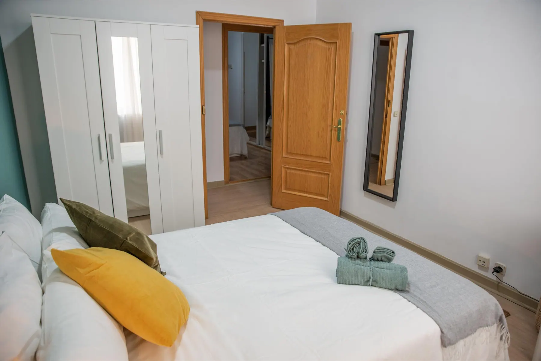 Room R7 in Plaza de España