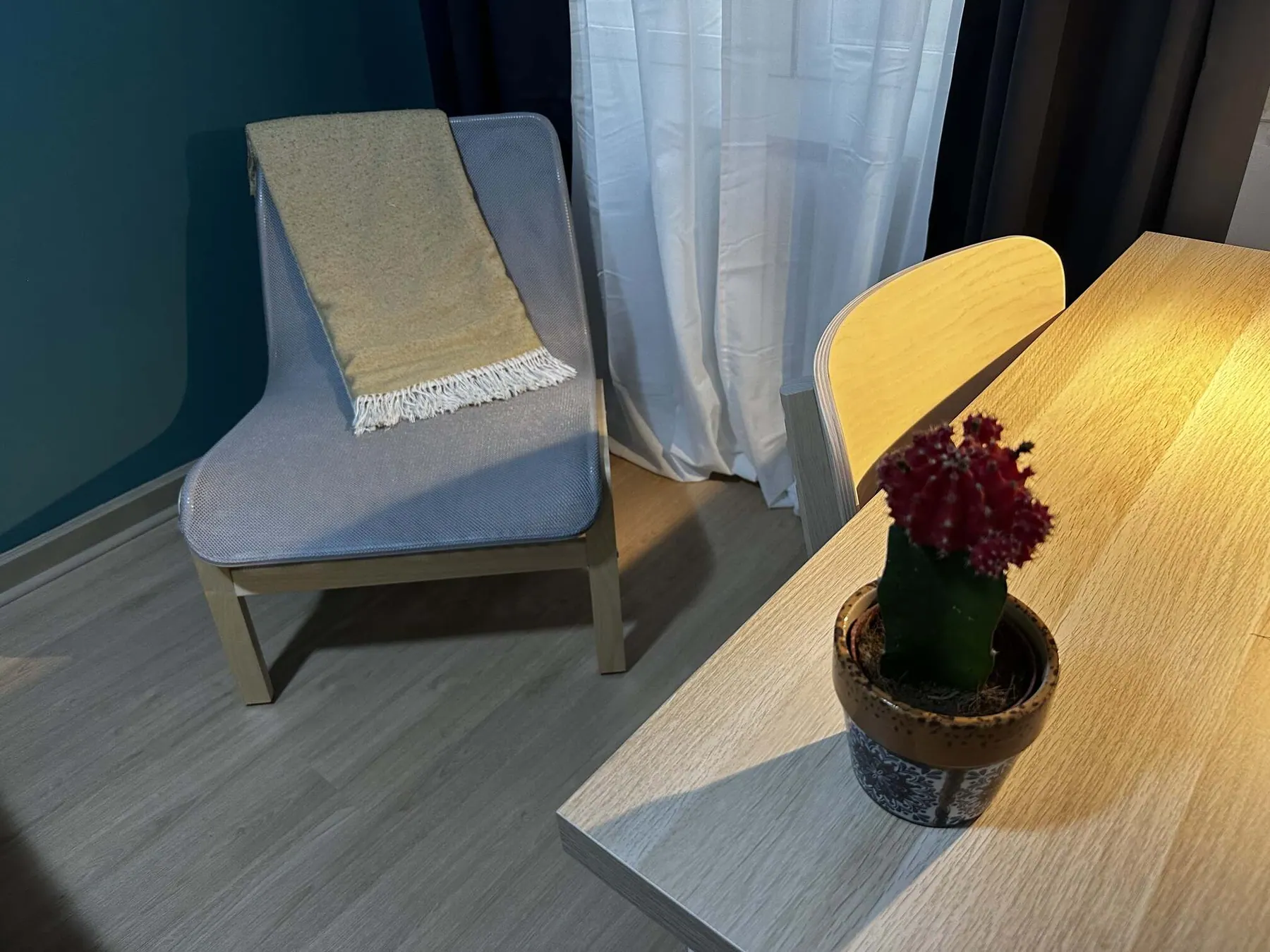 Room R8 in Plaza de España
