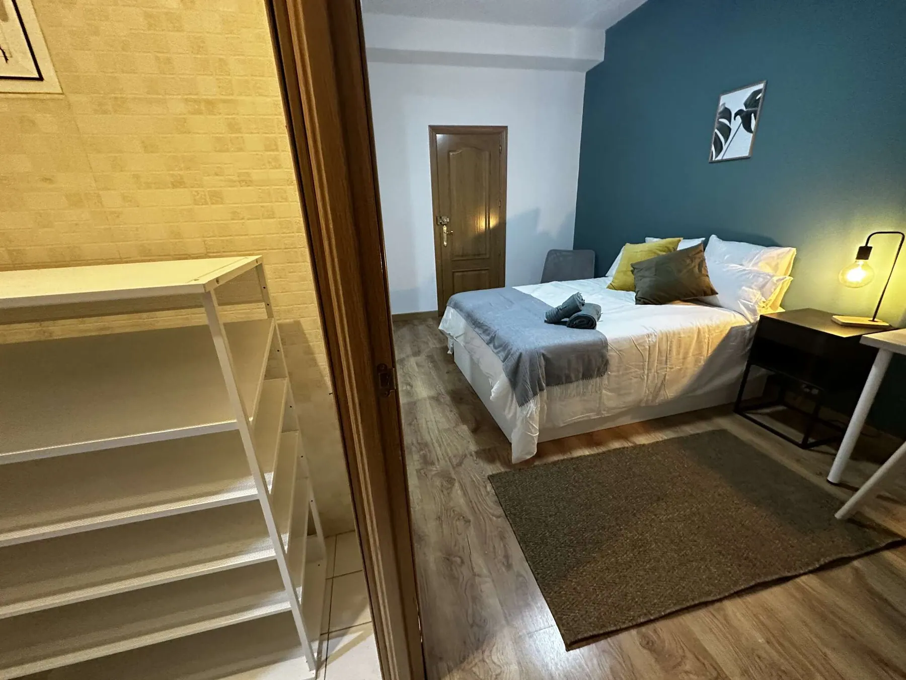 Room R9 in Plaza de España