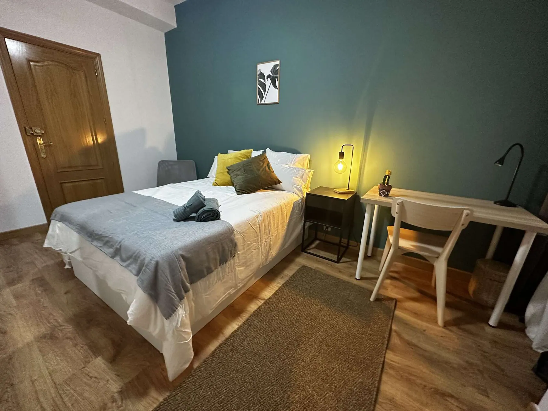 Room R9 in Plaza de España