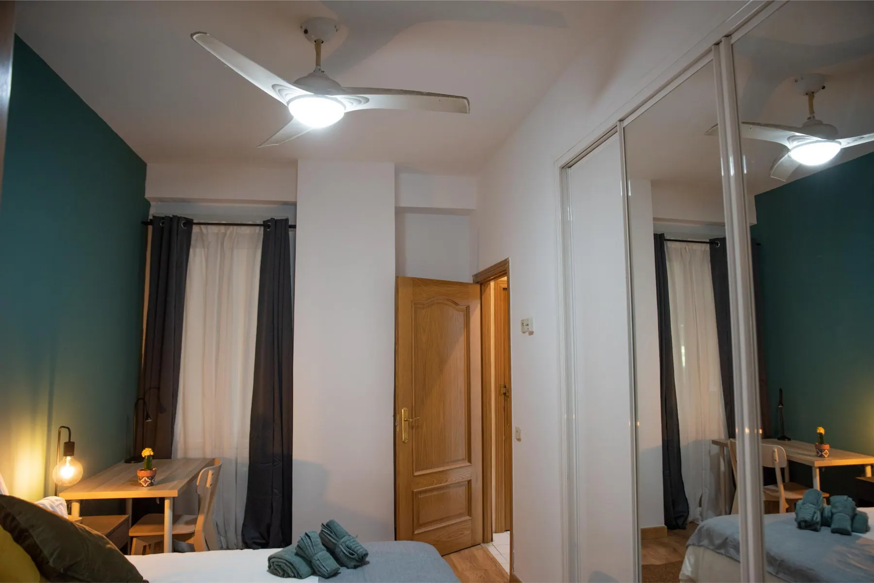 Room R9 in Plaza de España