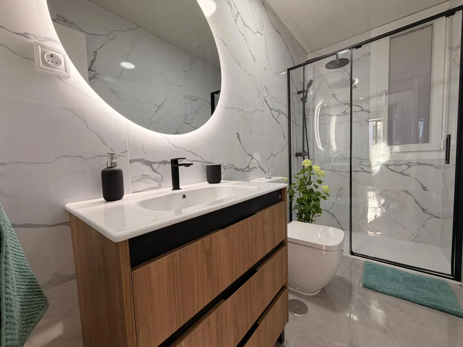 Bathroom in Gran Via