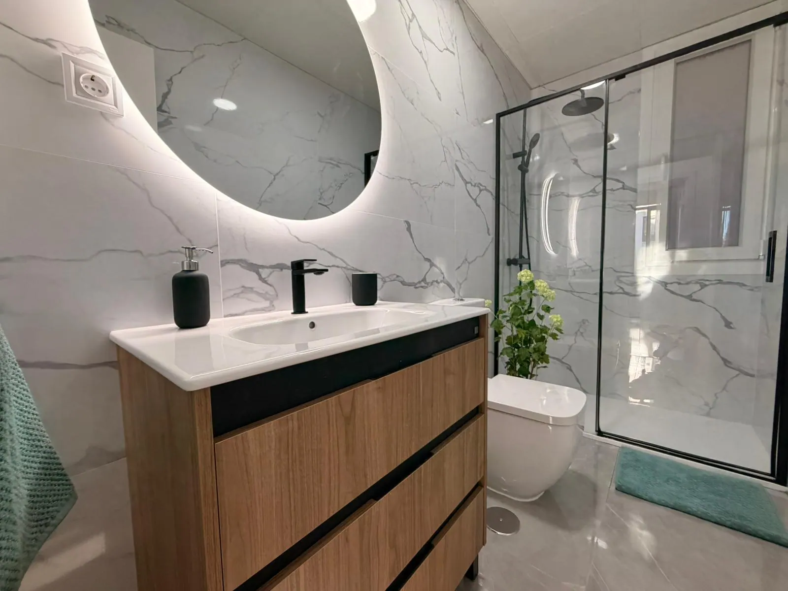 Bathroom in Gran Via