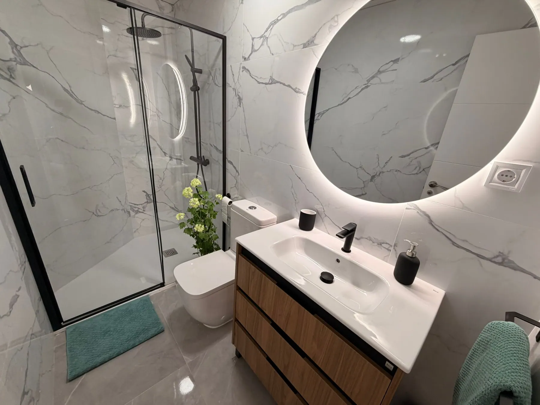 Bathroom in Gran Via