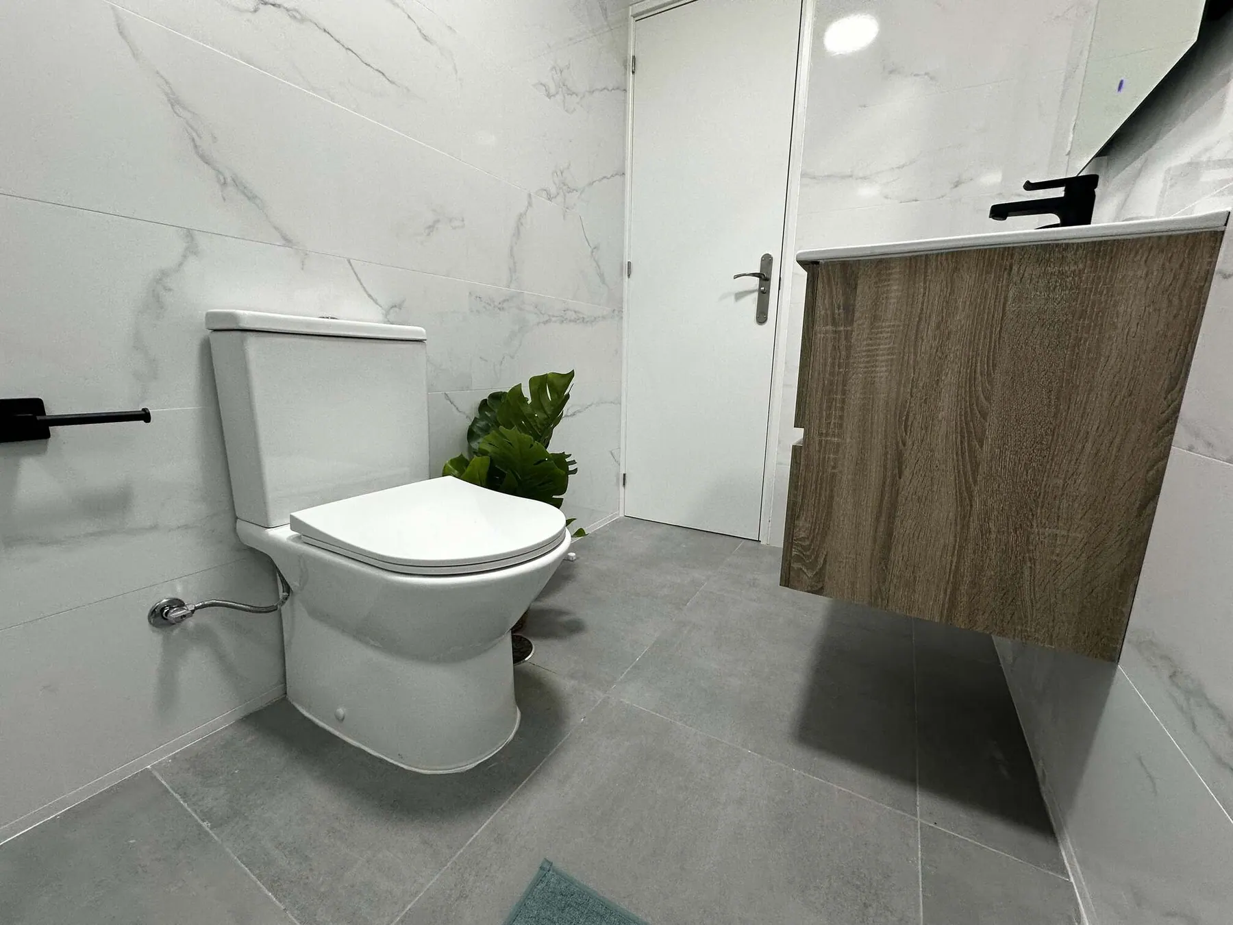 Bathroom in Tirso de Molina