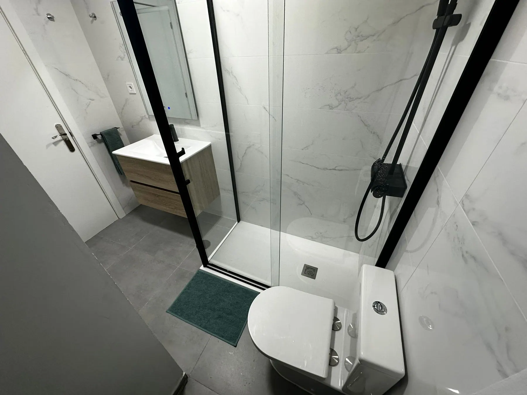 Bathroom in Tirso de Molina