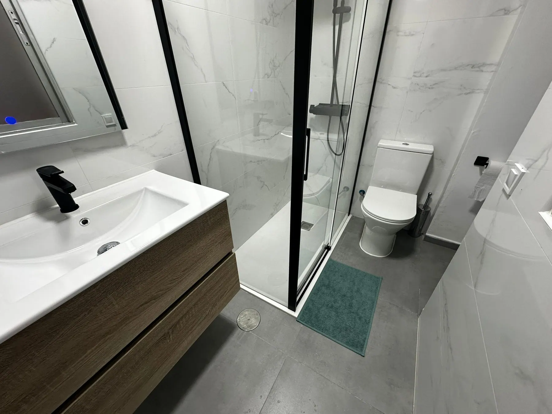 Bathroom in Tirso de Molina