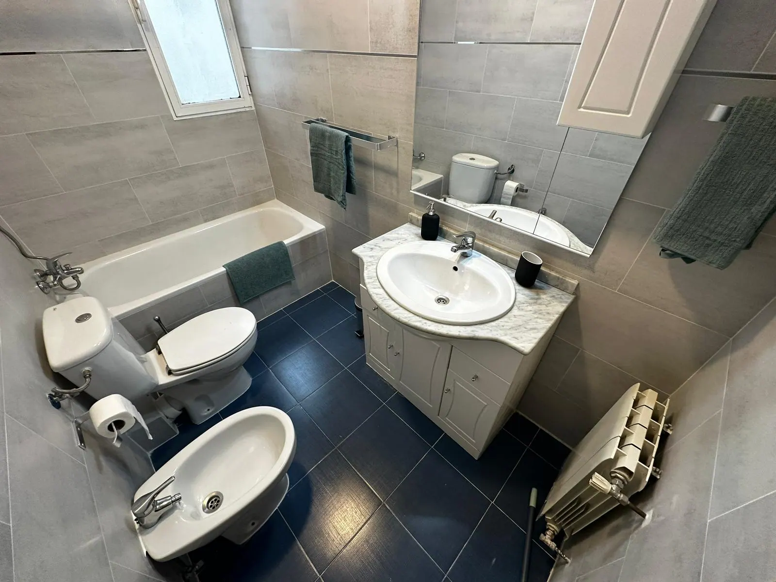 Bathroom in de la Victoria