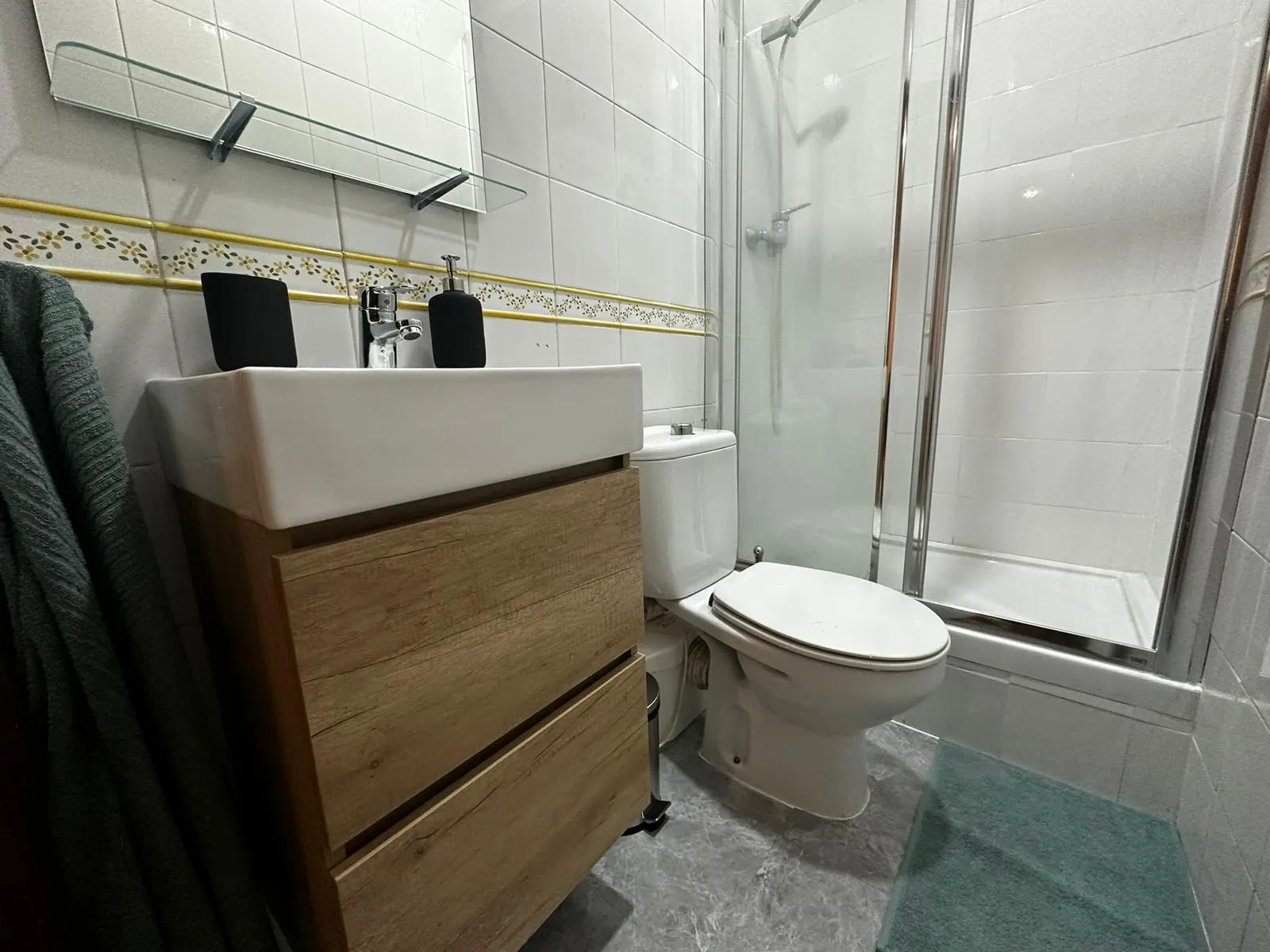 Bathroom in de la Victoria