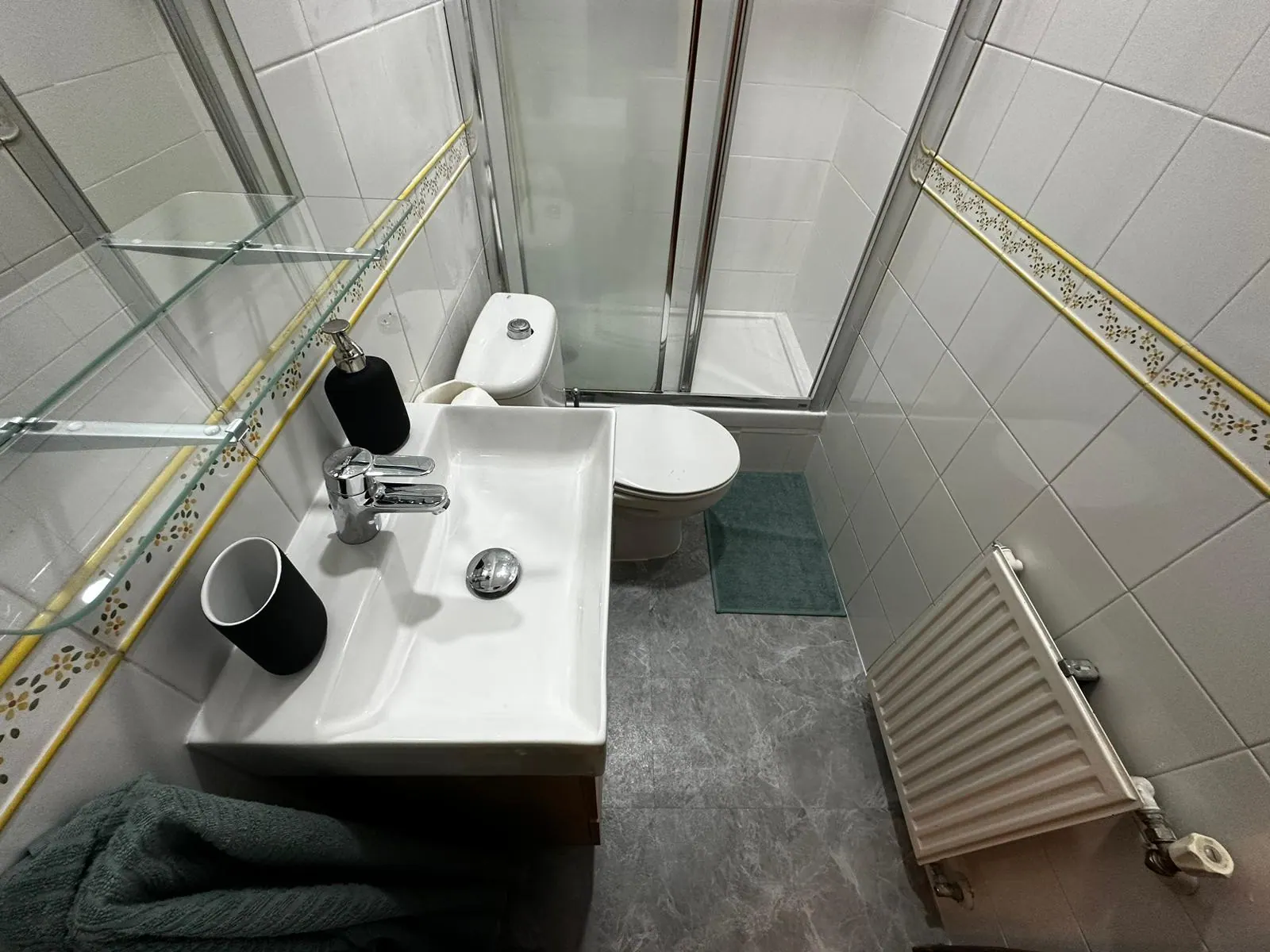 Bathroom in de la Victoria