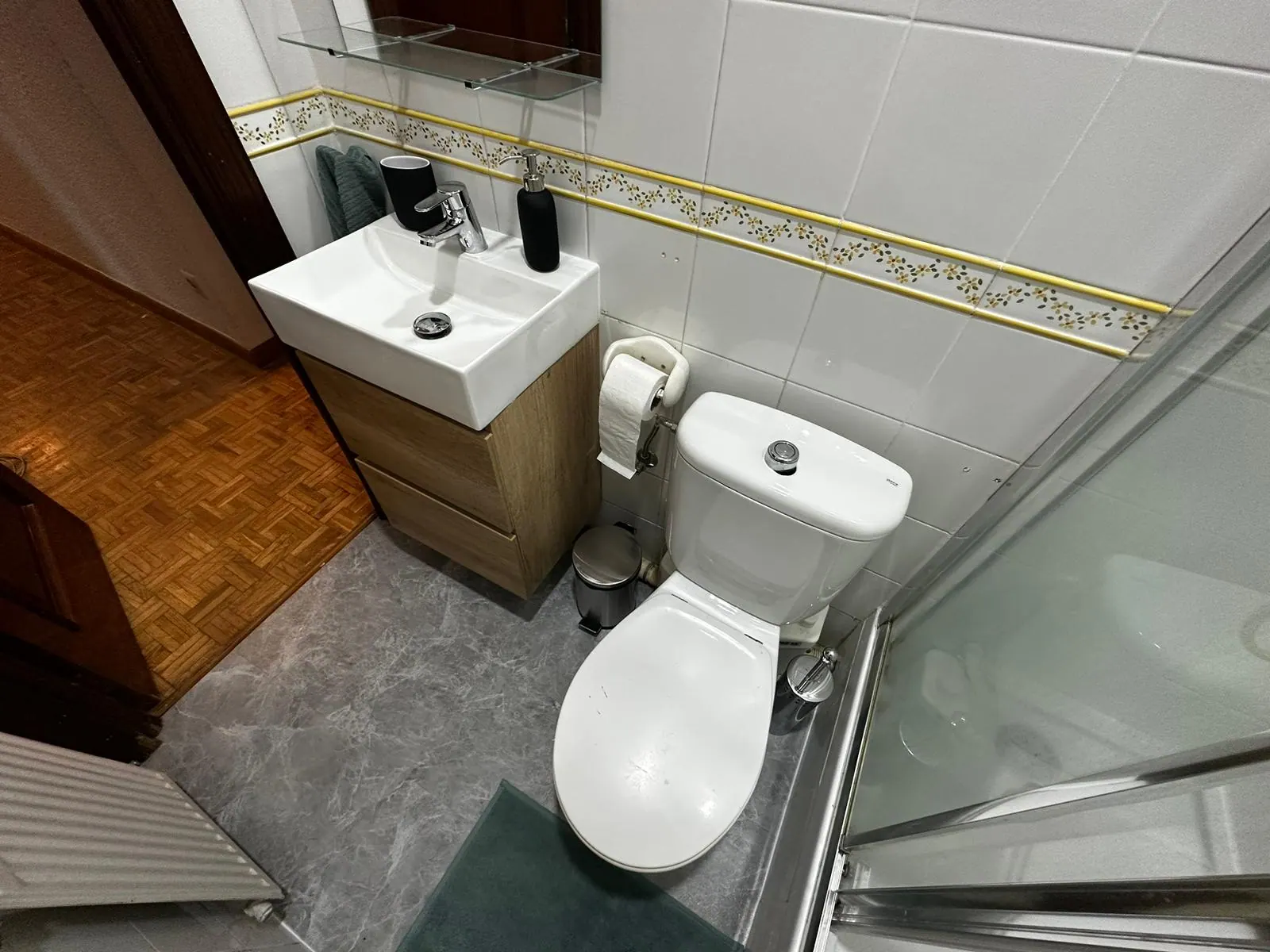 Bathroom in de la Victoria