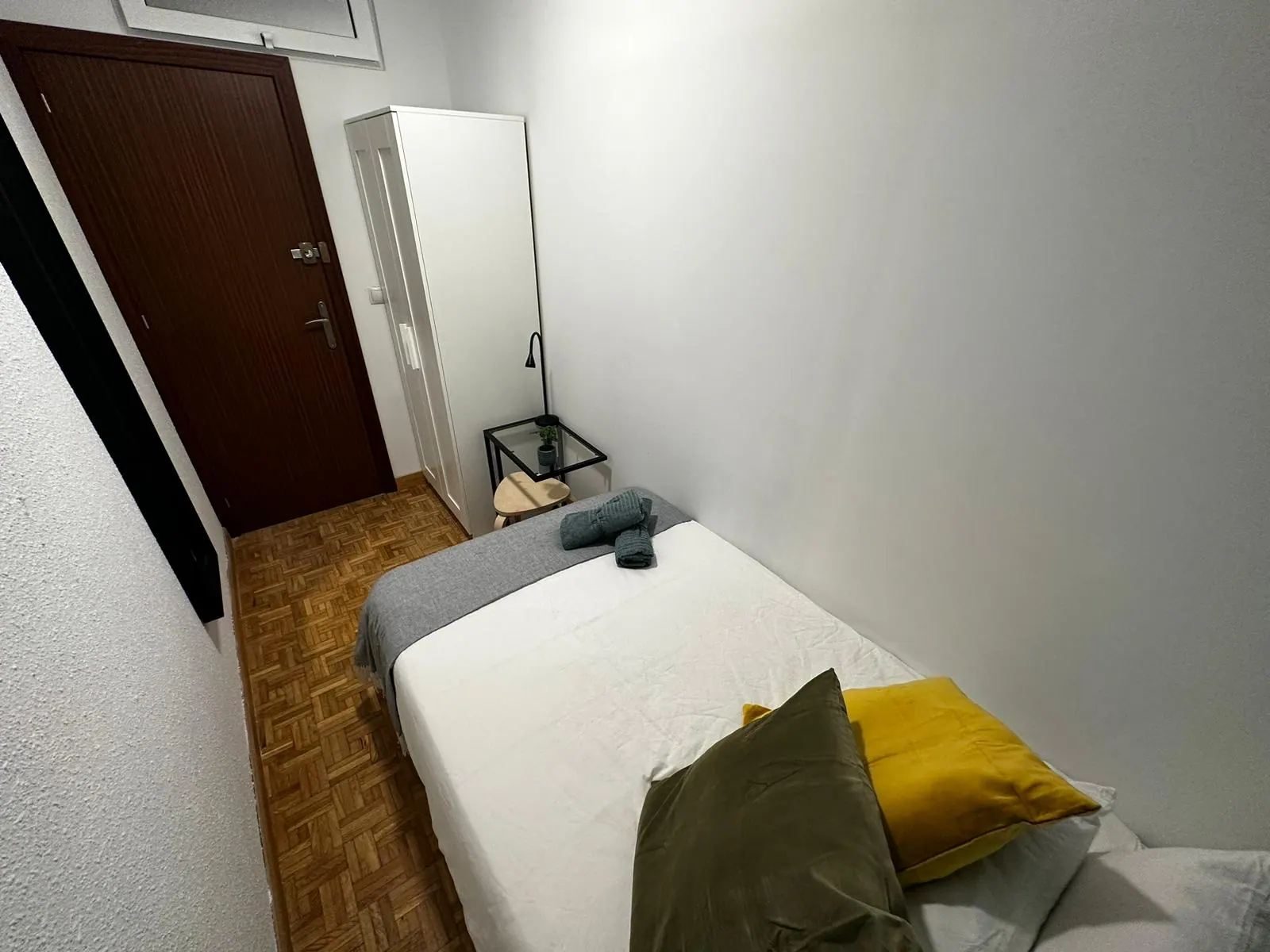 Room R8 in de la Victoria